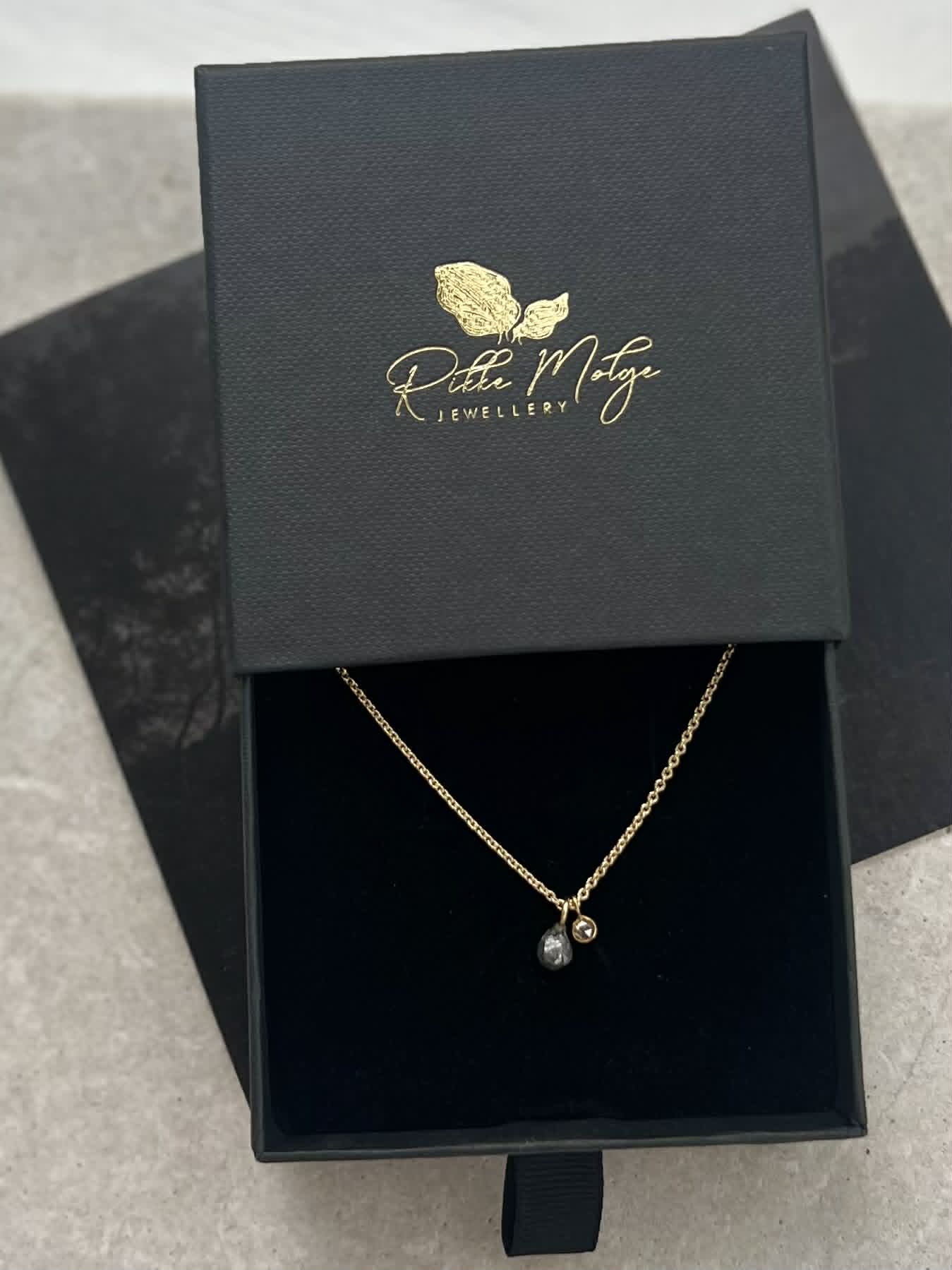 Sort rå diamant + Rose cut diamant
