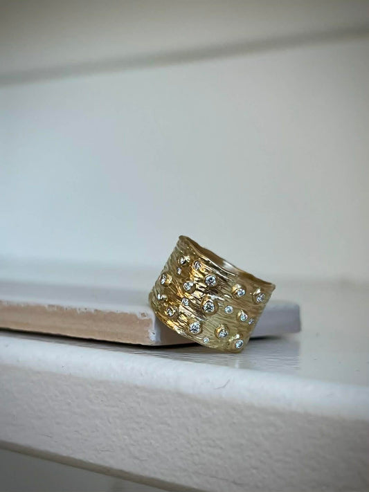 Ring med struktur og bobler