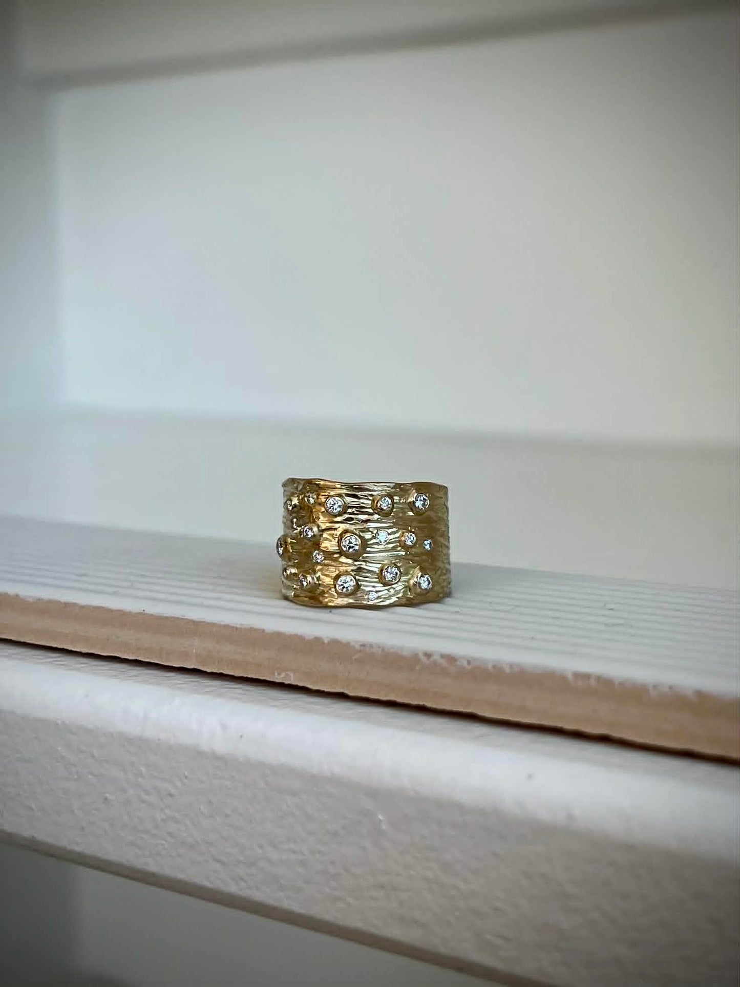 Ring med struktur og bobler
