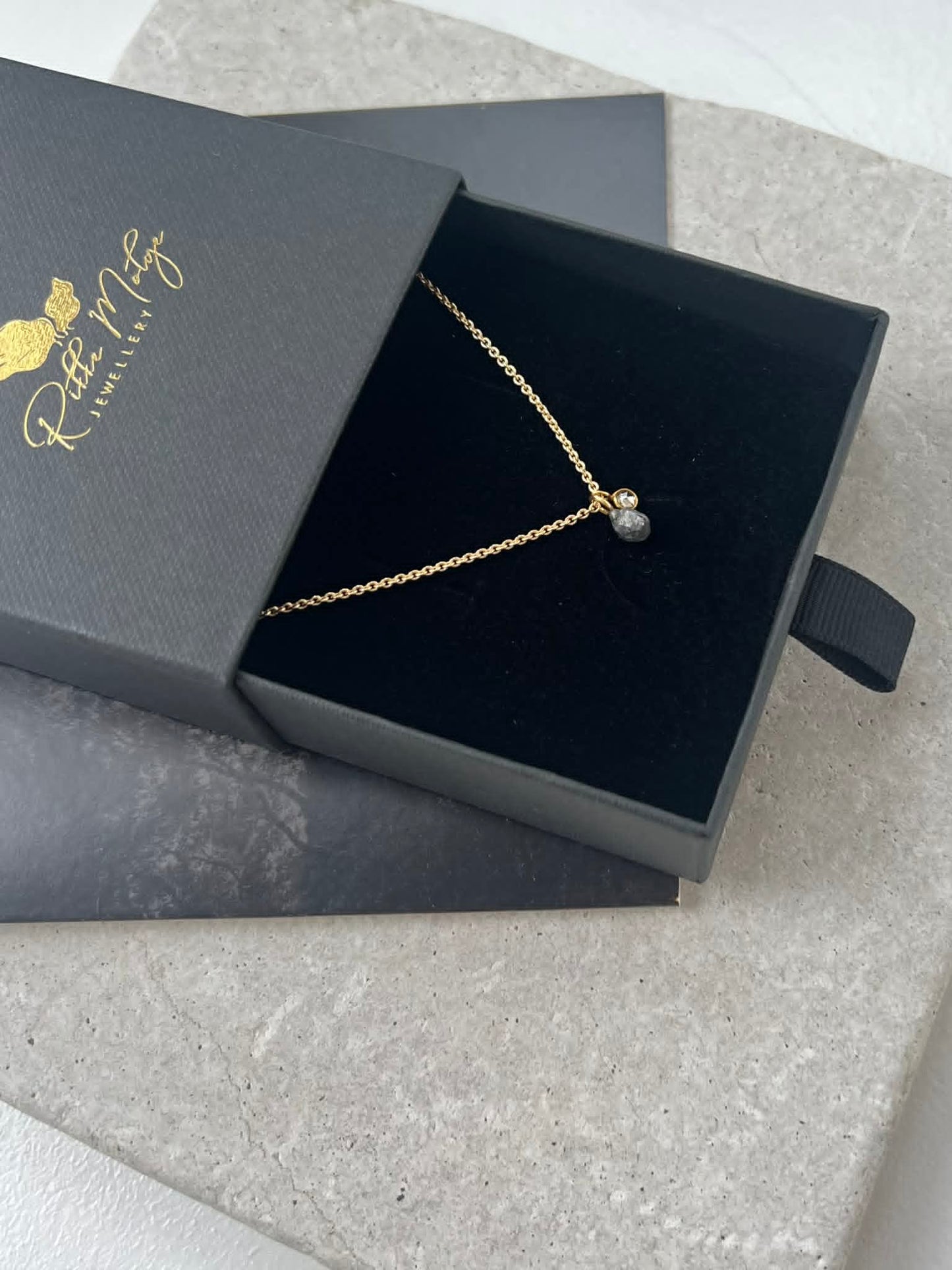 Sort rå diamant + Rose cut diamant