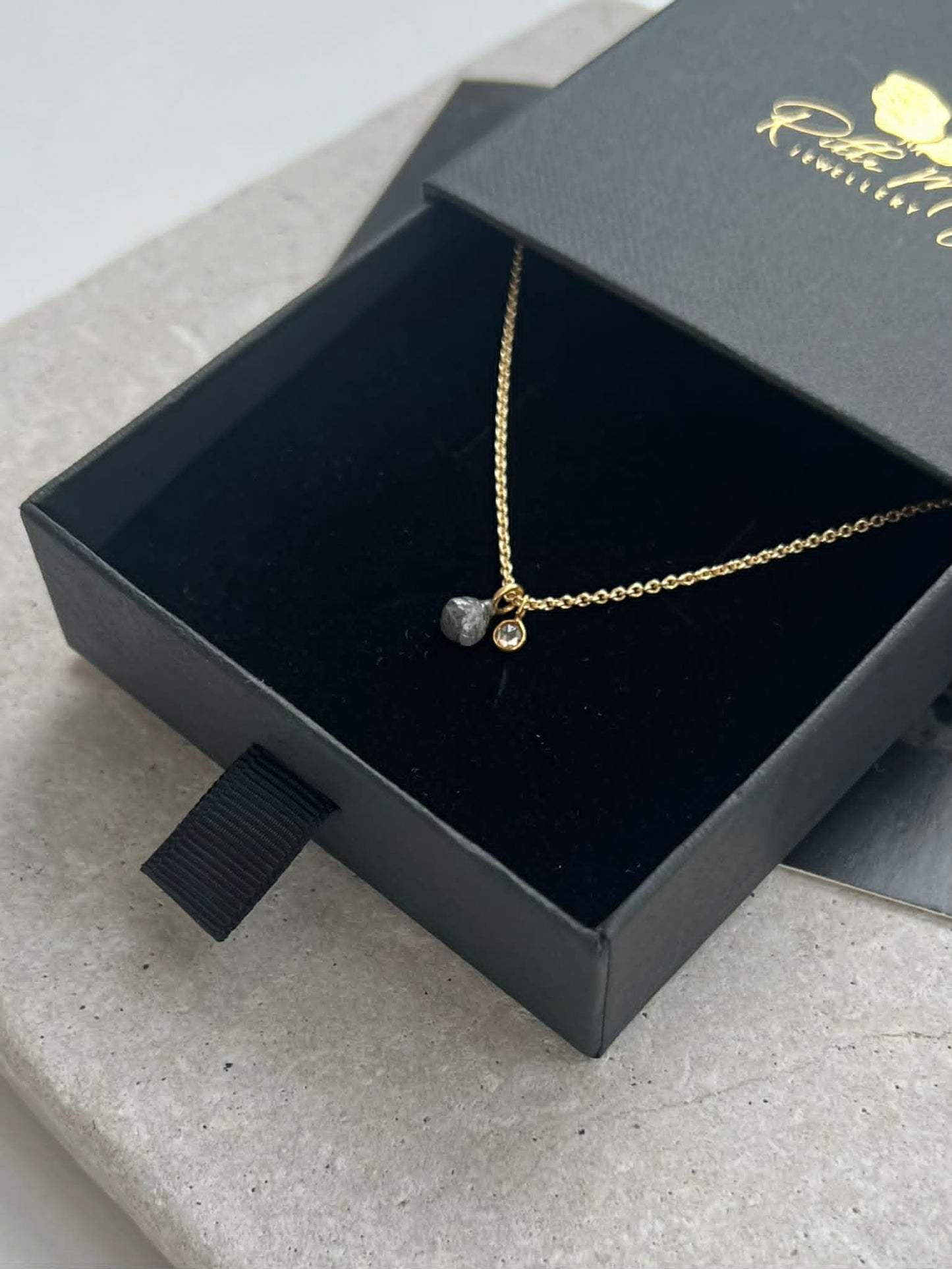 Sort rå diamant + Rose cut diamant