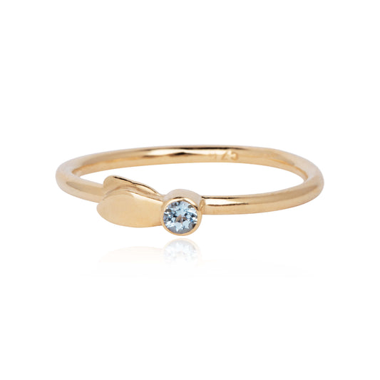 Ring med blå safir og blade